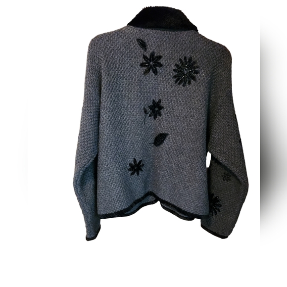 Elana Carello charcoal knit jacket with embroidered black flowers. Faux fur trim - Picture 2 of 4